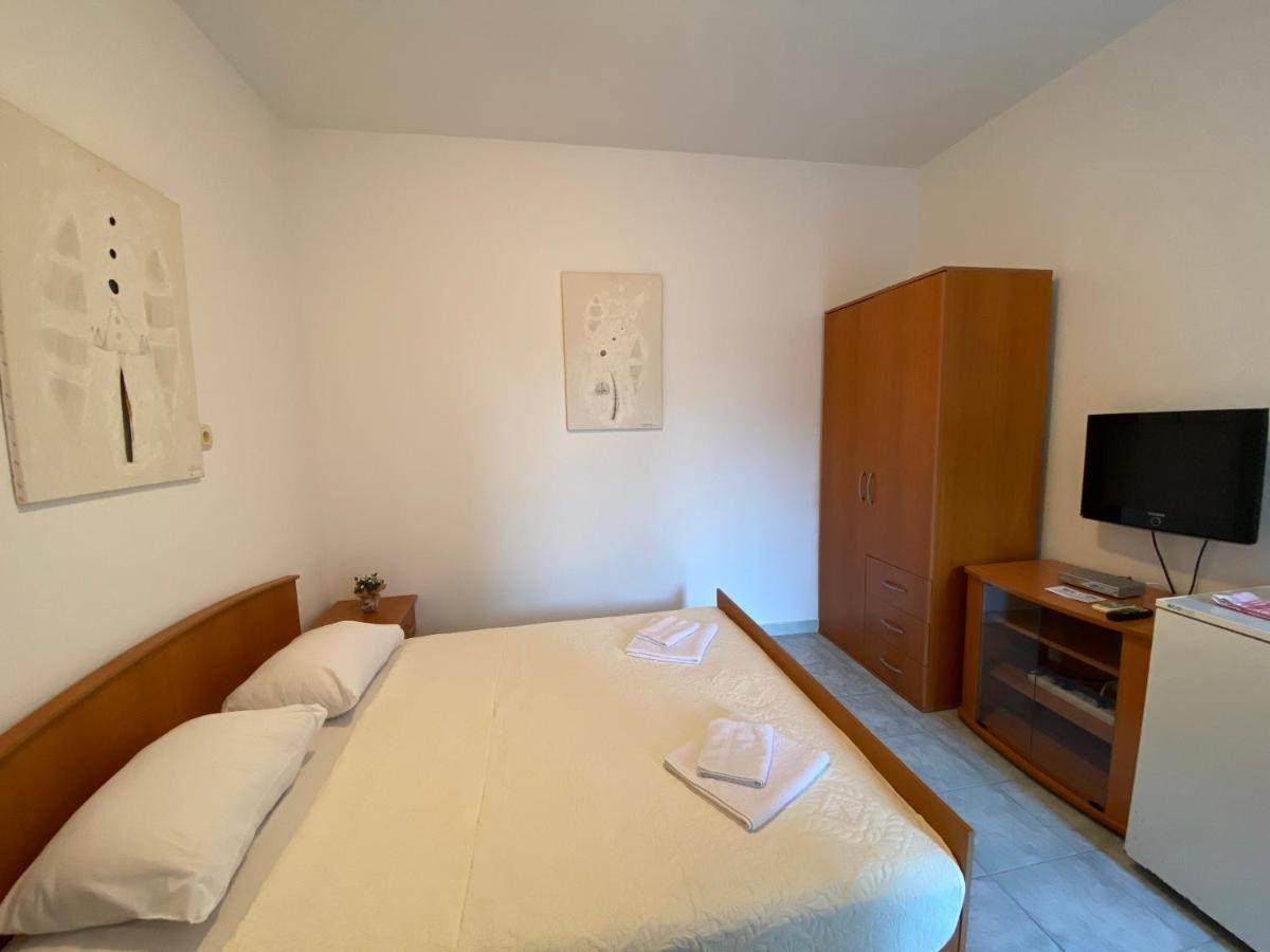 Apartments Mandarina Garden Petrovac Kültér fotó