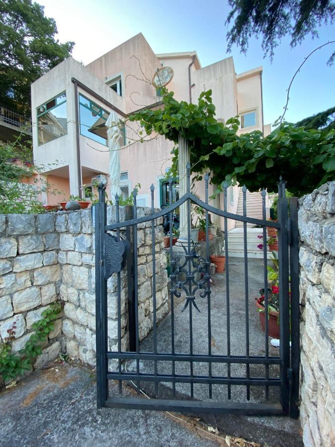 Apartments Mandarina Garden Petrovac Kültér fotó