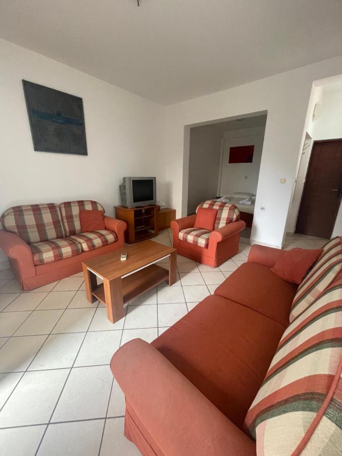 Apartments Mandarina Garden Petrovac Kültér fotó