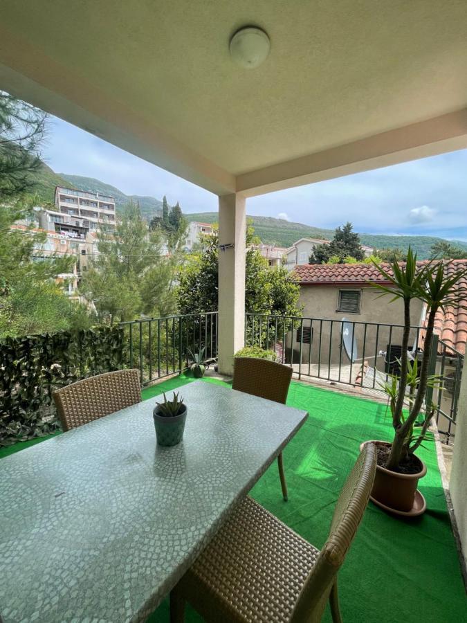 Apartments Mandarina Garden Petrovac Kültér fotó
