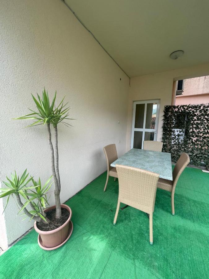Apartments Mandarina Garden Petrovac Kültér fotó