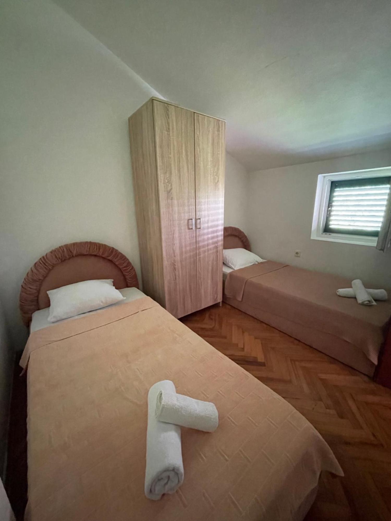 Apartments Mandarina Garden Petrovac Kültér fotó