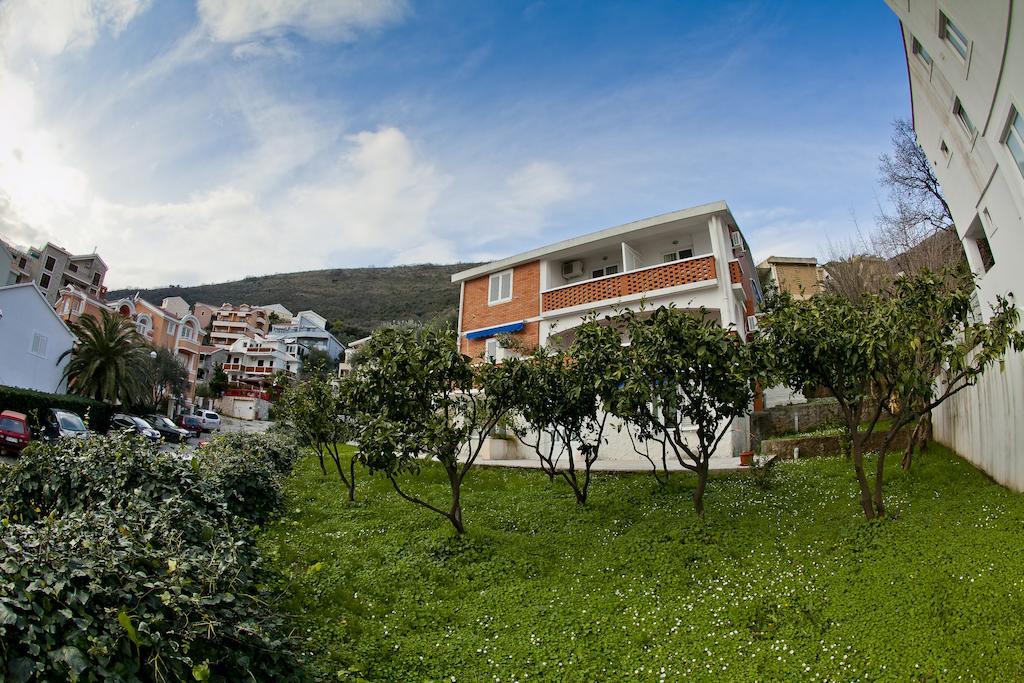 Apartments Mandarina Garden Petrovac Kültér fotó